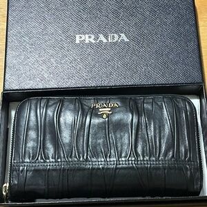 PRADA Milano PRADA Nappa Gaufre Black Leather Nero Zip Around Long Wallet